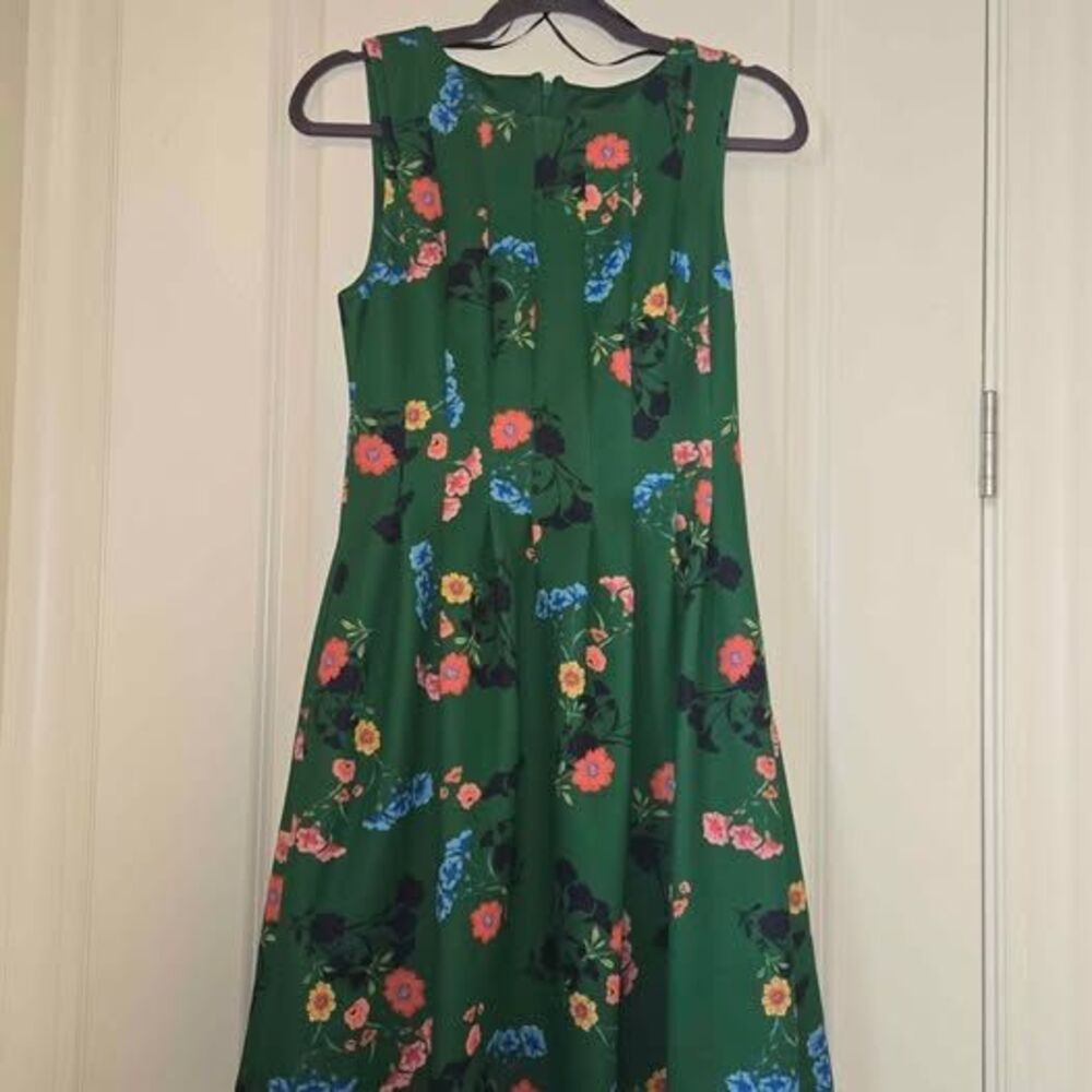 Vince Camuto Green Floral Fit & Flare Dress – Size 8 – Like New